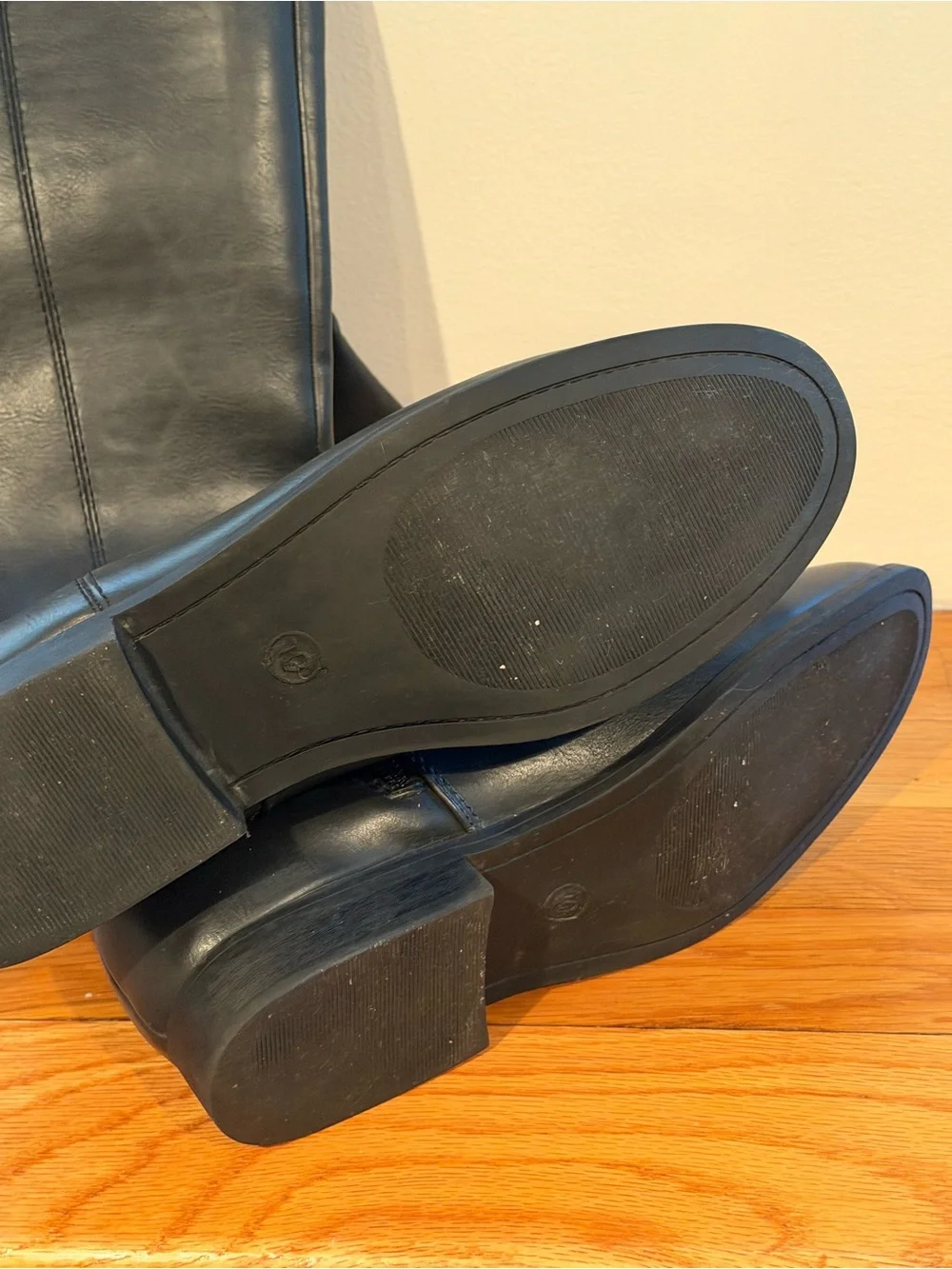 Classic Black Knee-High Leather Boots - Women's